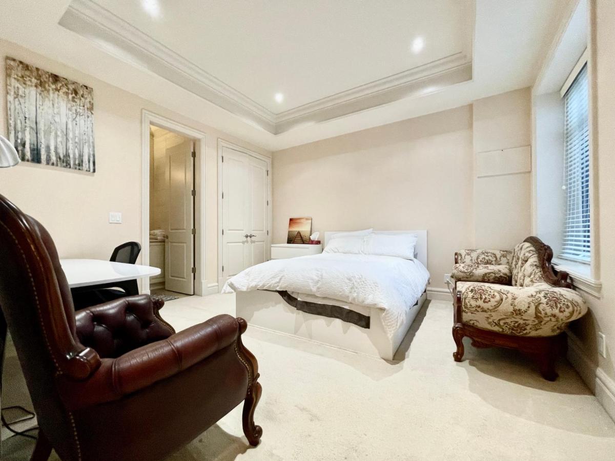 Vancouver Luxury Hotel 외부 사진